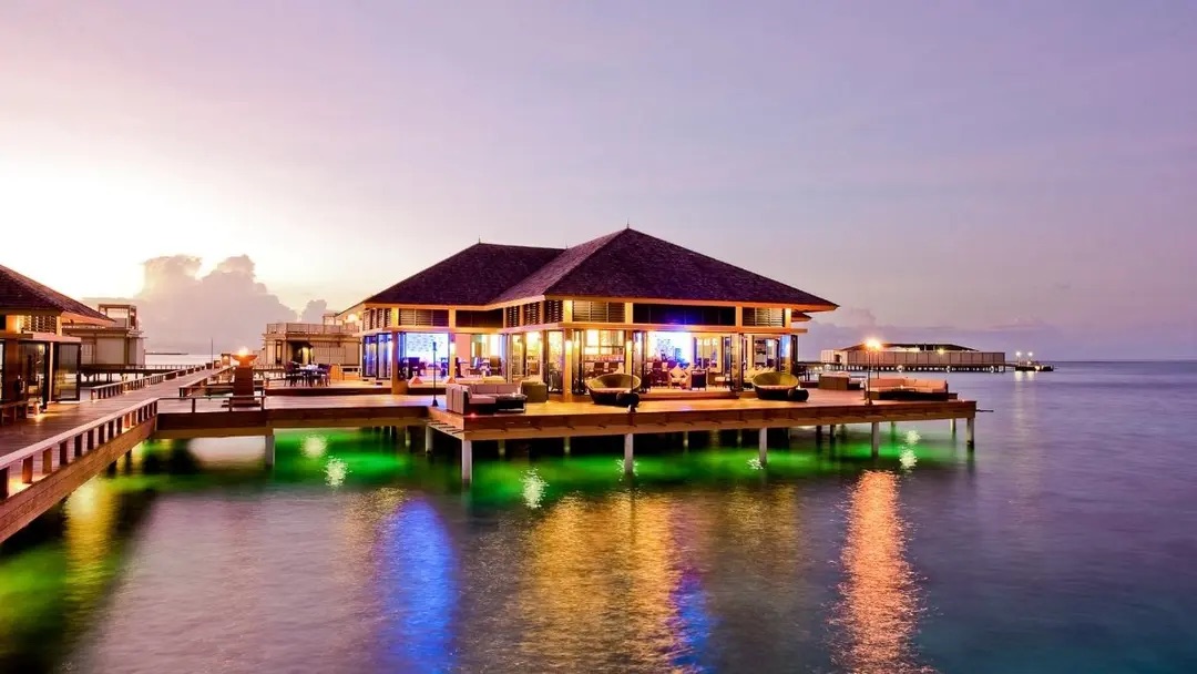 Azzurro Restaurant and Bar